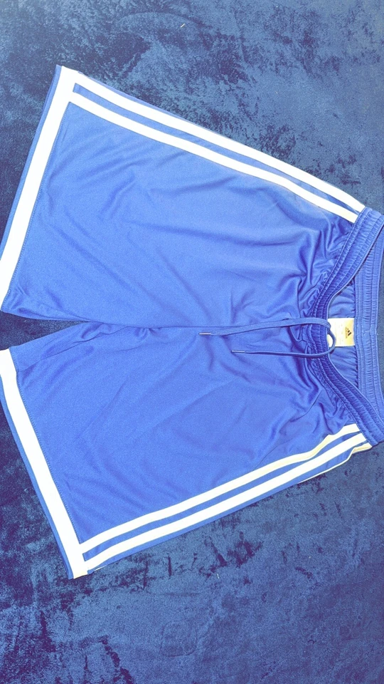Chaqueta azul Adidas con cremallera para niños jóvenes talla grande con pantalones cortos a juego Foto 4 de 4