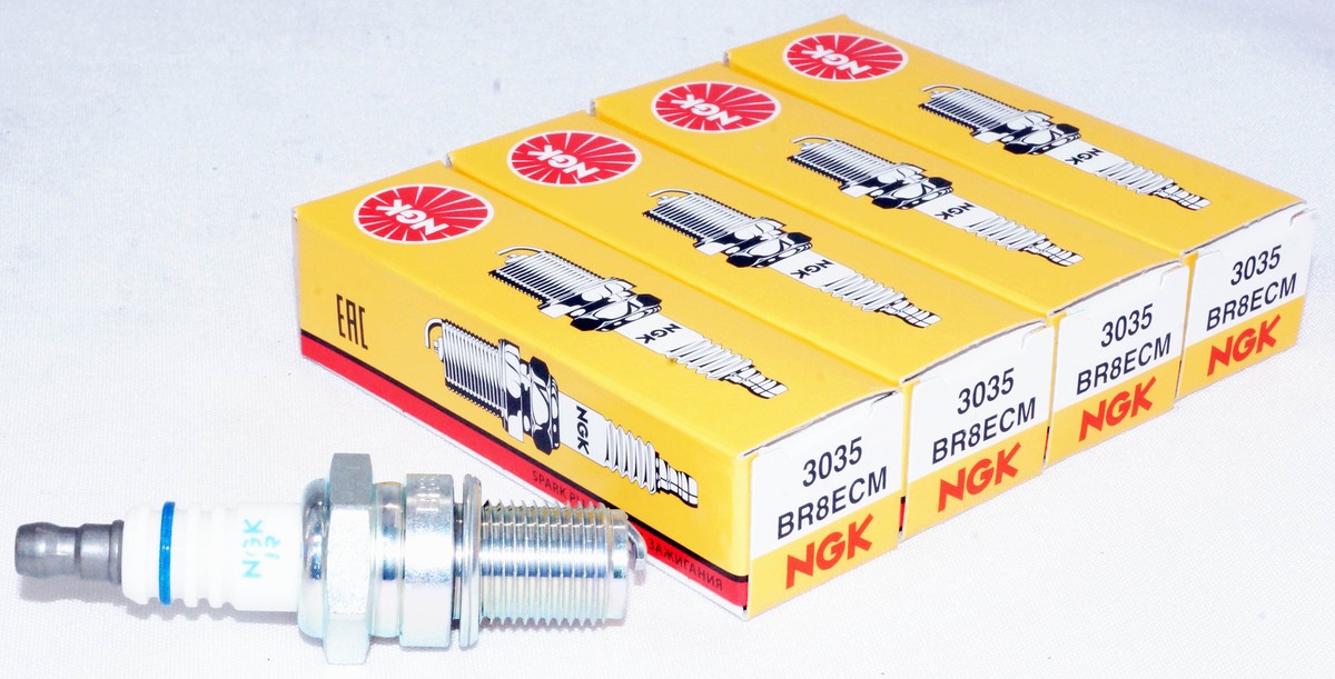 1pcs Original NGK Spark Plug BR8ECM 3035 Suitable For