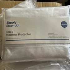 Simply Essential Waterproof Fitted Mattress Protector - Queen - New