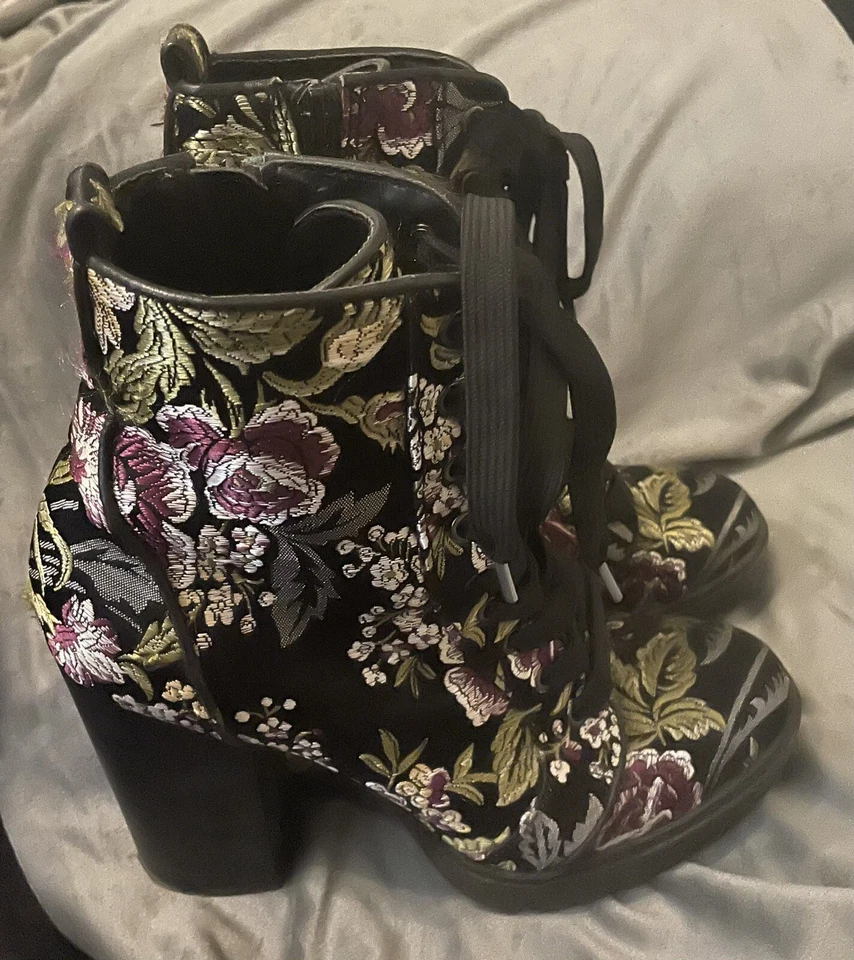 BOTAS FLORALES BROCADO TELA STEVE MADDEN LAURIE MUJER TALLA (7.5) Foto 2 de 4