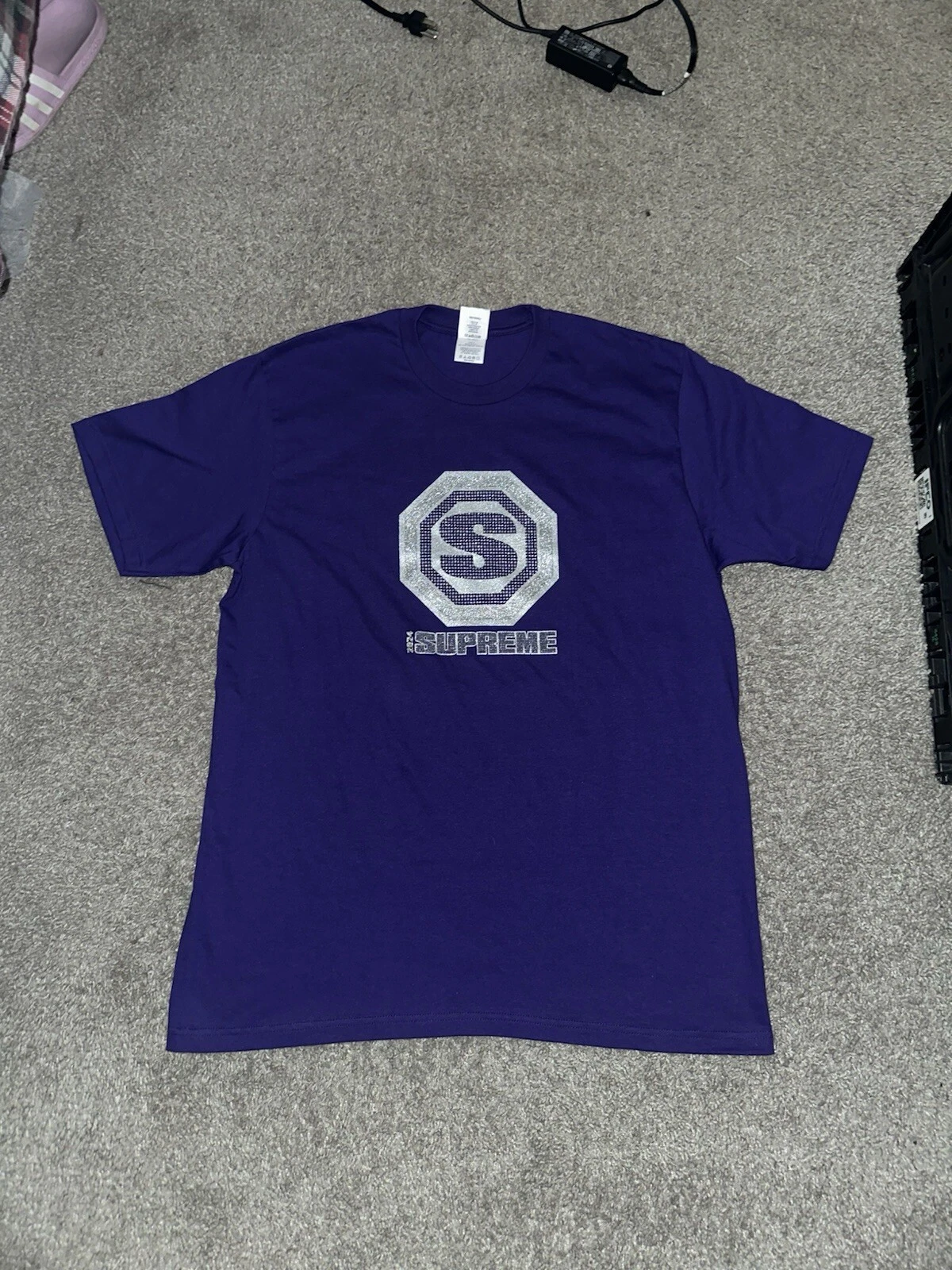 Supreme Blockbuster Tee   Violet   Large   FW24   T SHIRT À PAILLETTES