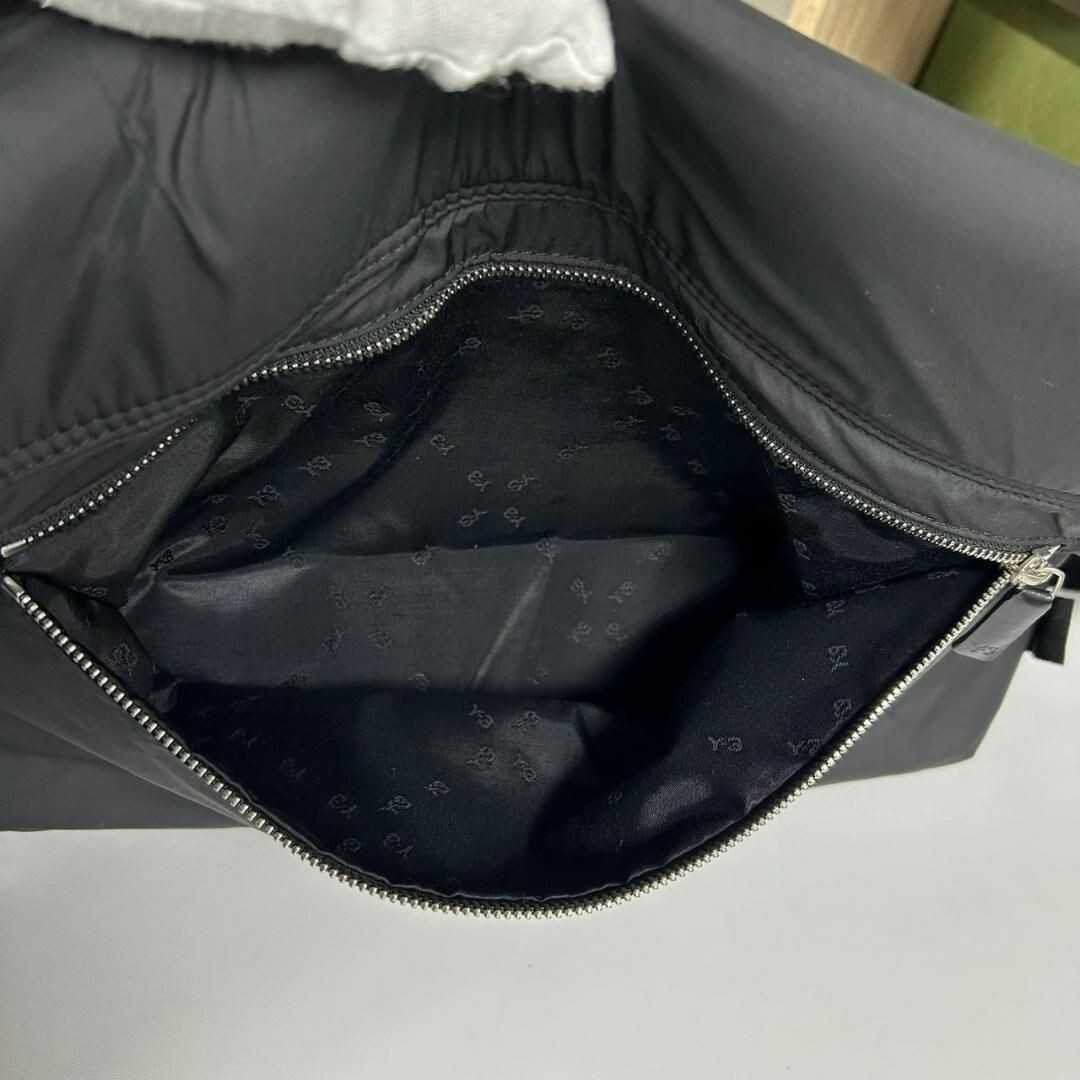Y-3 Large Capacity Messenger Bag Oversized Logo Black Size Y-3 Large Capacity Messenger Bag Oversized Logo Black Size