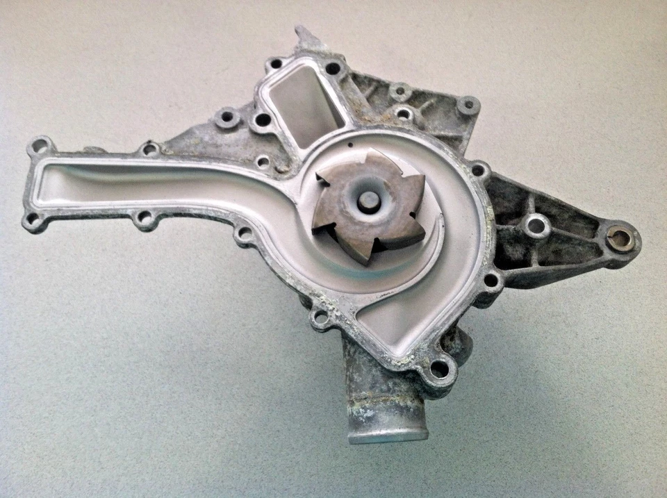 Mercedes-Benz W220 S430 2000-2006 ~ bomba de agua Foto 2 de 3