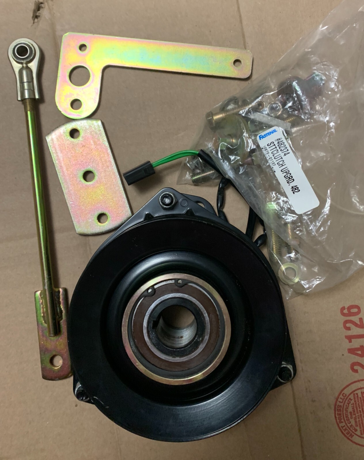 SCAG ELECTRIC PTO CLUTCH 461395 BRAND NEW AND LOOKS LIKE THE ENTIRE