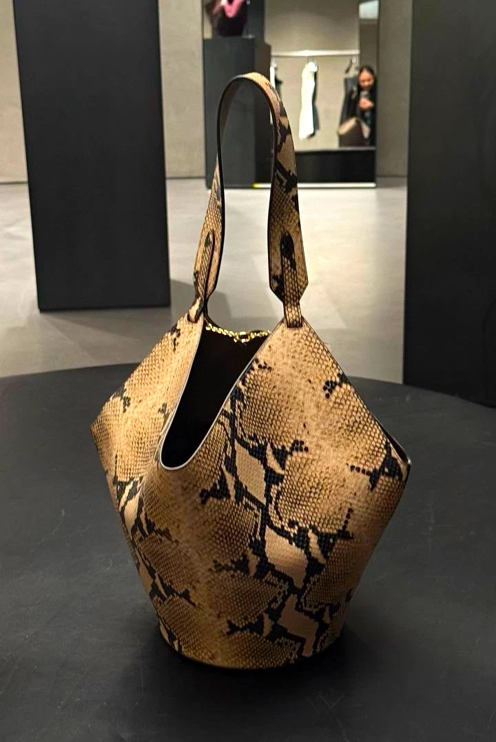 Bottega Veneta Hobo Handbags & Bags Leather Exterior for Women for