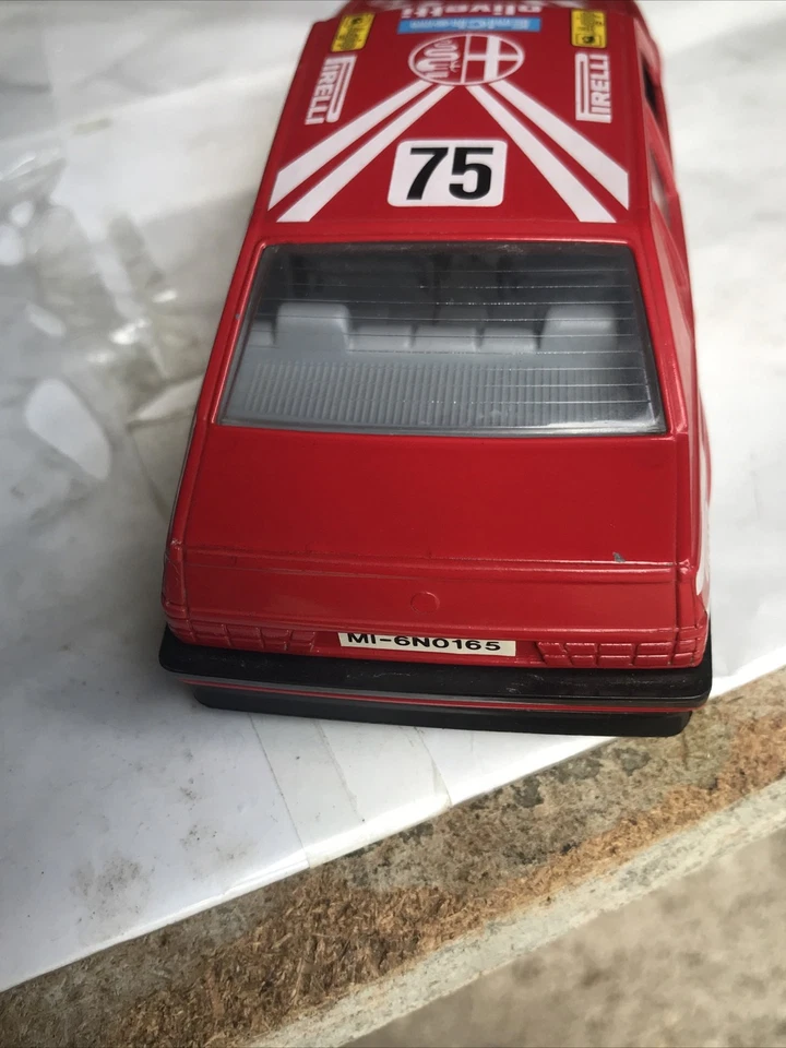 Burago Alfa Roméo 75 1/24 - Photo 4/4