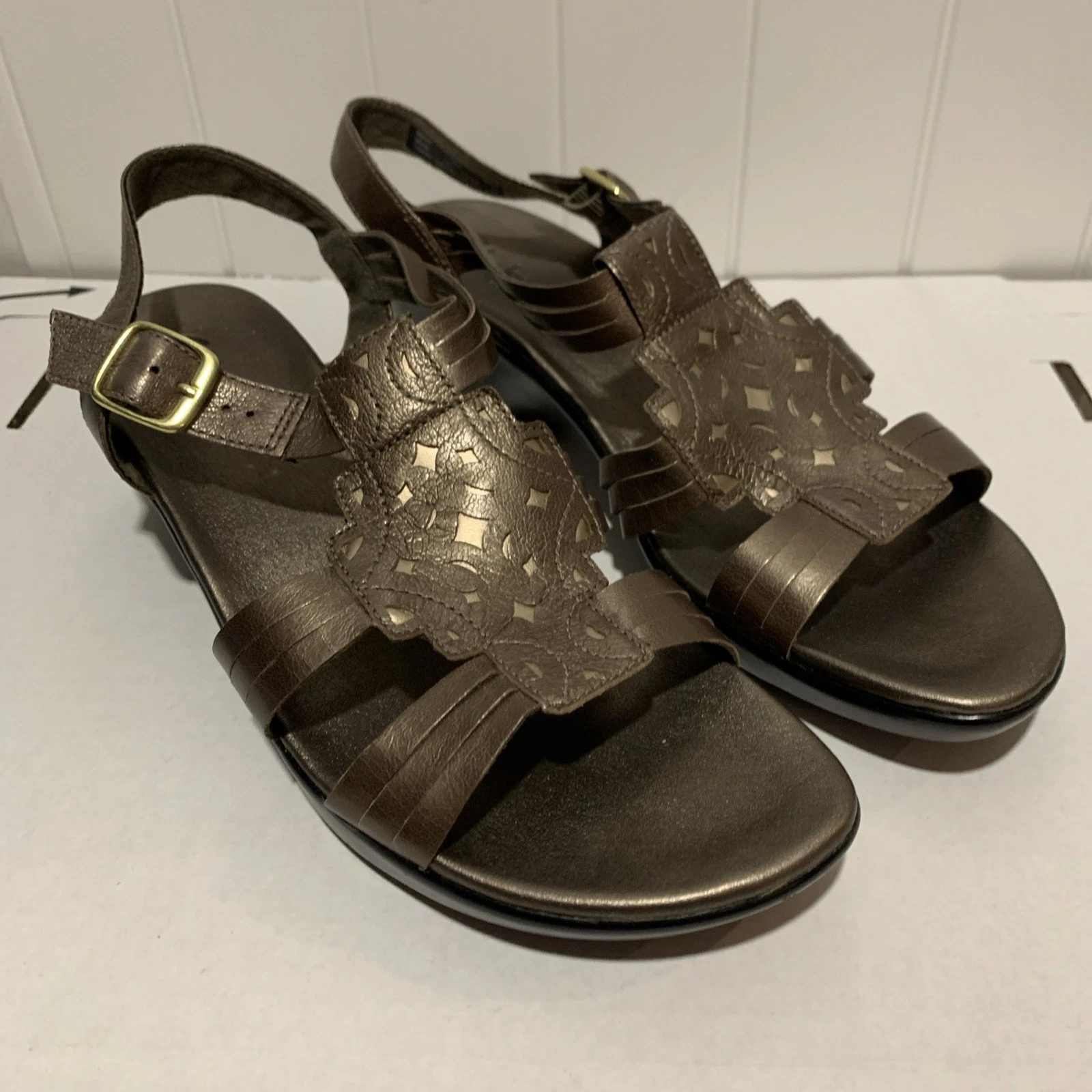 Sandali donna Clarks in pelle metallizzata con cinturino taglia 11 pieghevoli