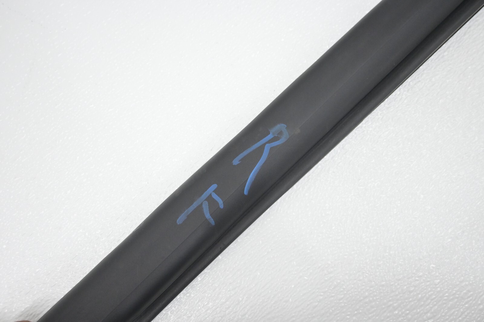 Maserati Ghibli 2014-2020 FRONT+RIGHT Weatherstrip P/N 1130057