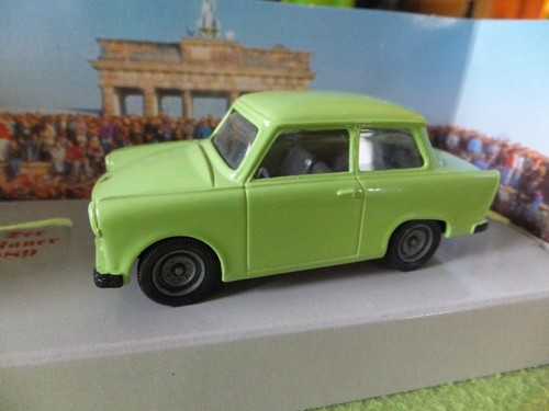 New Vitesse Trabant 601 Der Trabi Green - Fall of Berlin Wall 9/11/89 - FREE P&P - Picture 14 of 15