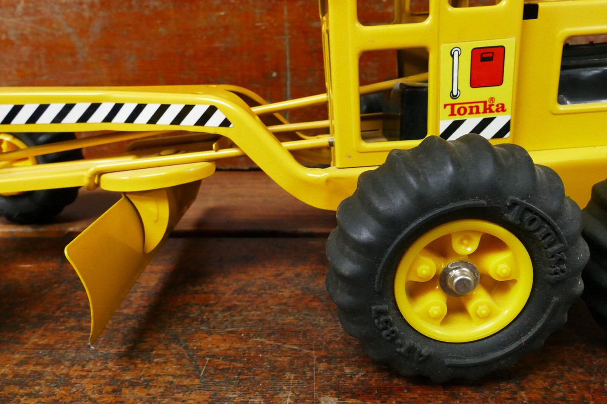 Vintage Yellow Tonka Road Scraper Grader Plow Tractor 16210-A