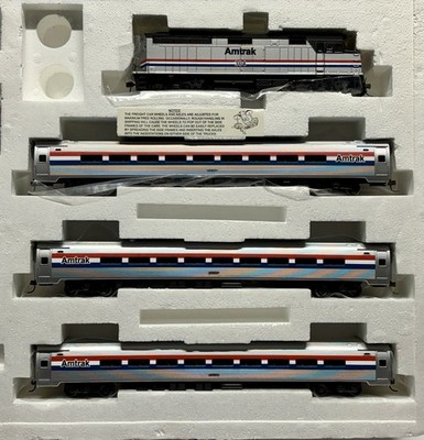 Bachmann Spectrum Amtrak HO Scale Analog DC Set Locomotive/3 Cars EMDF40PH 