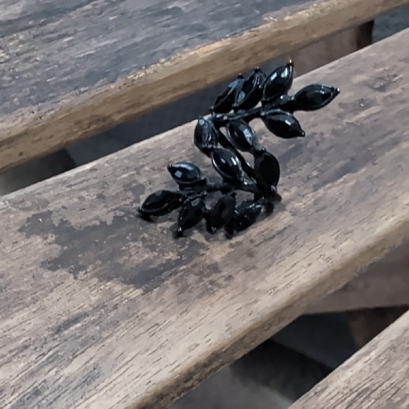 Chic Black Rhinestone Leaf Ring - image 1