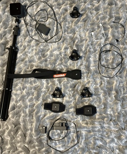HTC Vive Ultimate Full Body Tracking Set – 4x Vive Tracker 3.0 + Base station +