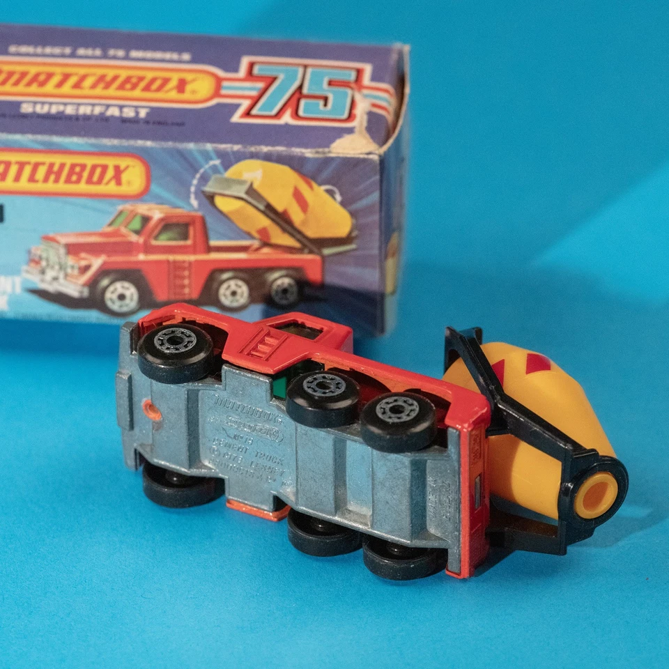 Matchbox Superfast / MB 19 C1 Cement Truck / 1976 MIB / Near Mint / Clean Box - Image 4 of 4