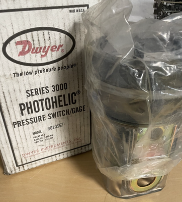 #ad Dwyer 3010SGT Photohelic Series 3000 Pressure Switch Gauge NOS $225.00