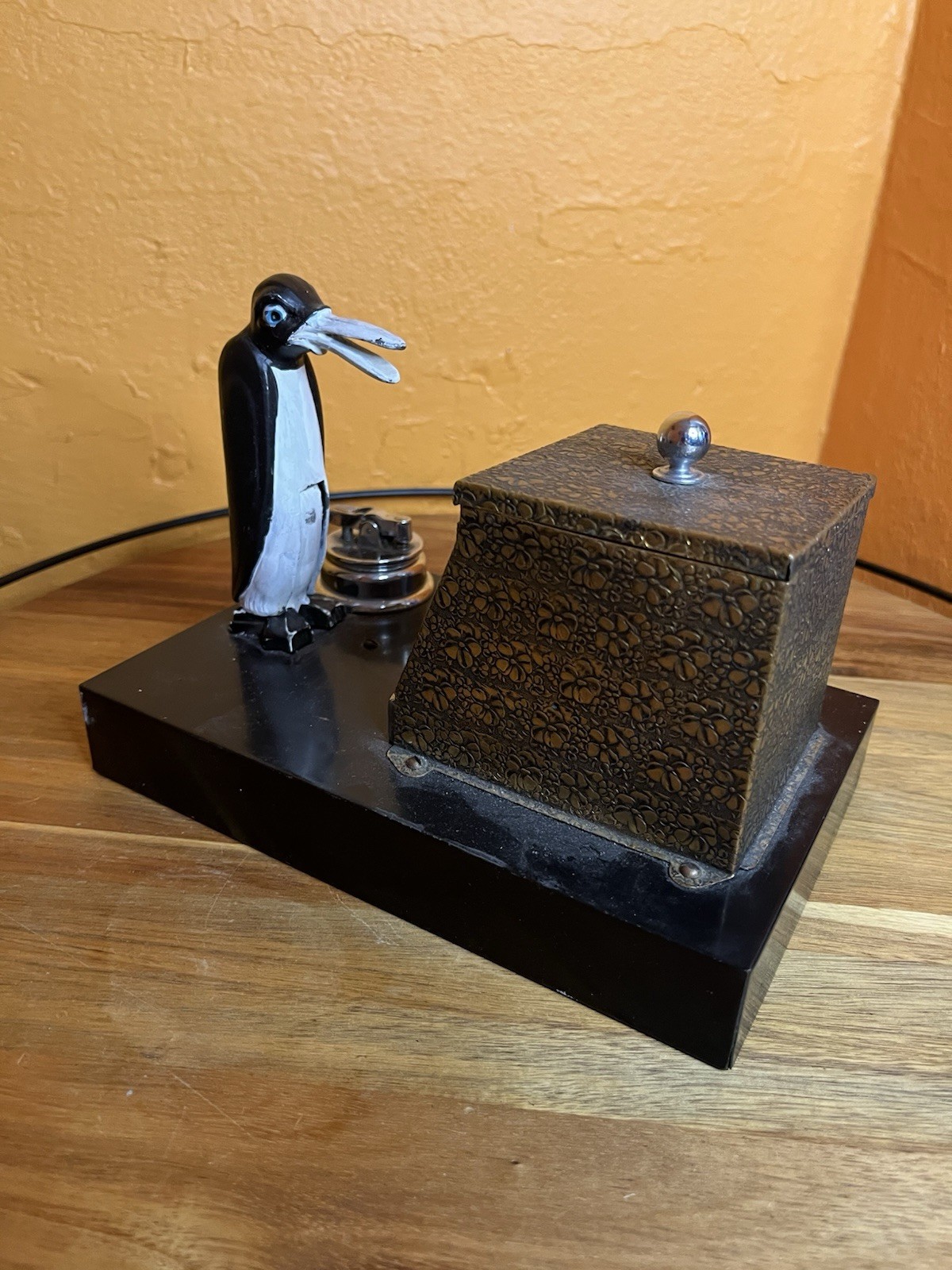 Vintage Ronson Penguin Pik A Cig Table Lighter Cigarette Dispenser