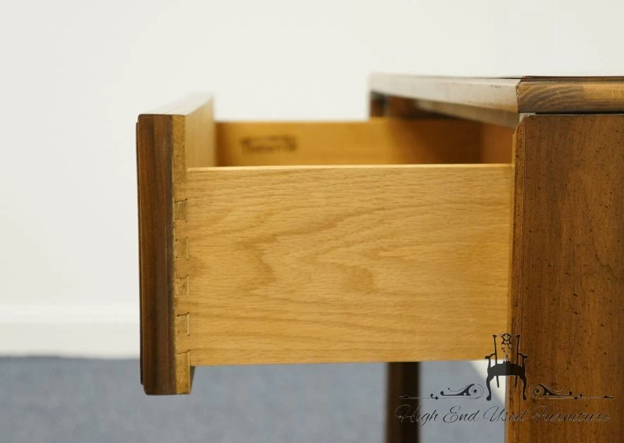 THOMASVILLE / HUNTLEY MUEBLES Colección Delegada Italiana Neoclásica Toscana... Foto 4 de 4