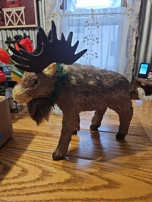 Straw Bodied Standing Moose (B19)