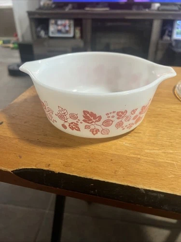 Vintage Pyrex 472 Pink Gooseberry Print on White 1  1/2 Pint  Casserole