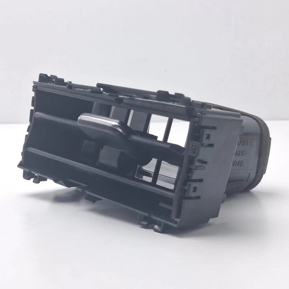 2013-2018 Lexus ES300h Center Dash Air Vent with Clock 55686-33040 - Image 2 of 4