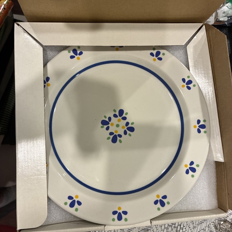 Set of 4 Fresh Flower by Avon 8 1/4" Salad Sandwich Plates New in Box 1987 Japan