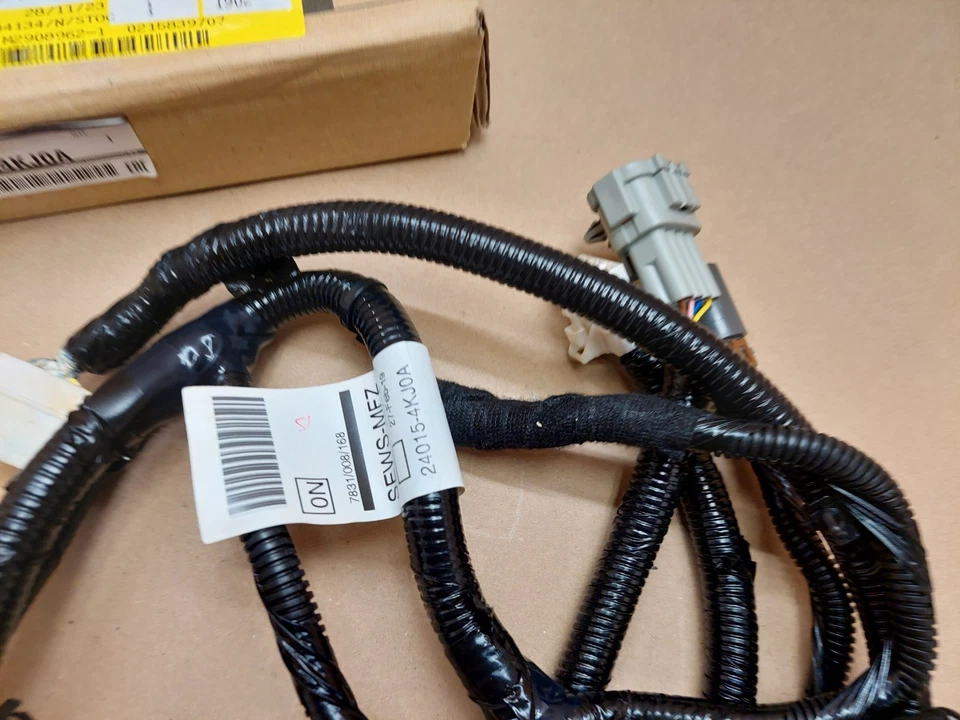 Arnés de cableado puerta trasera Nissan Navara NP300 D23 240154KJ0A genuino NUEVO Foto 4 de 4