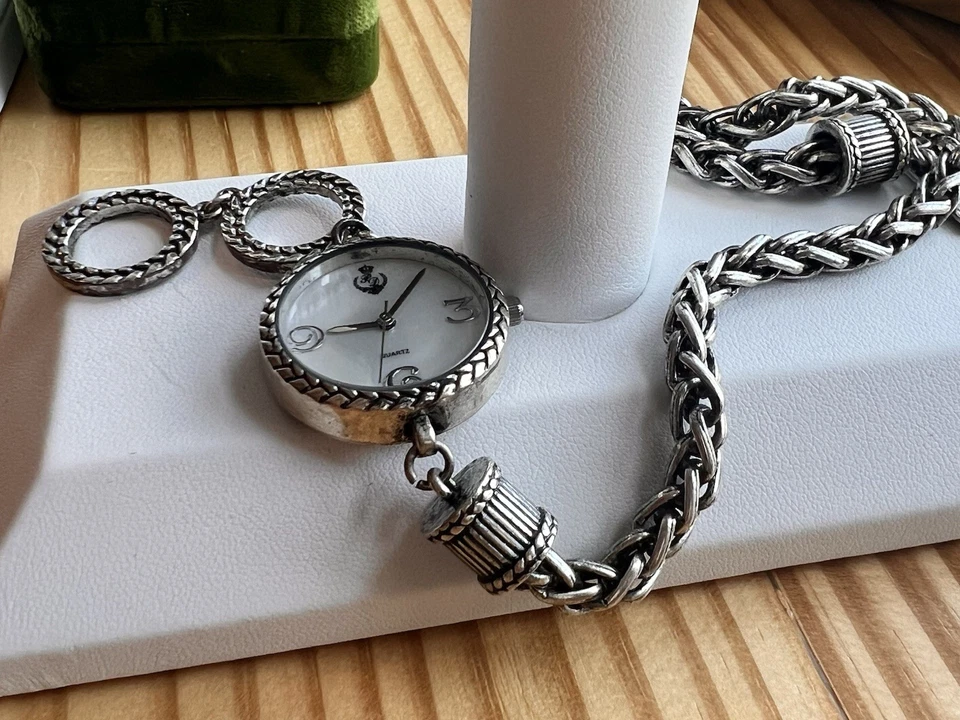 Reloj pulsera Premier Designs redondo tono plata palanca cadena envolvente Foto 4 de 4