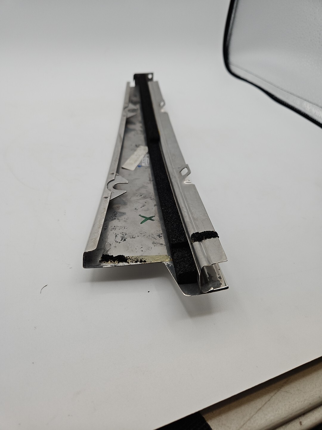 BENTLEY TRIM BRI/WARE C POST RIGHT HAND (A3Y5839890C)