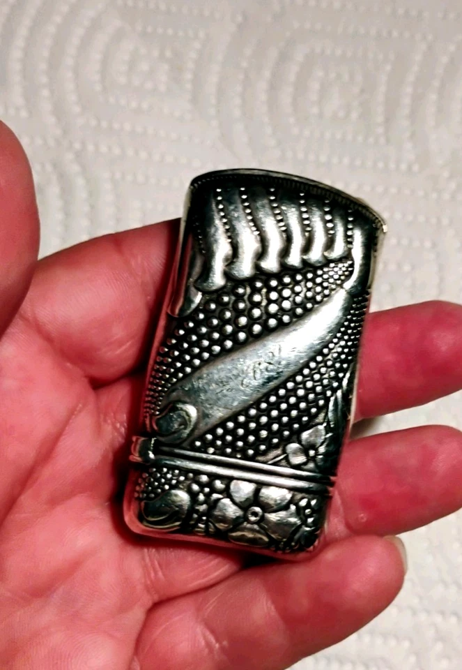 Antigua caja fuerte Art Nouveau de plata de ley de 1892 Foto 3 de 4