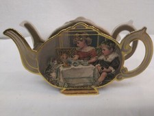 B.SHACKMAN  CO 1988 PUSSY TO TEA MINIATURE PLASTIC TEA SET