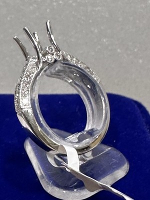 18kt. white gold semi mount ring with round diamonds, size 6,5 - 4.90 grams.