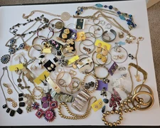 100 Piece Fun Fashion Vintage & Modern Jewelry Lot All Wearable!