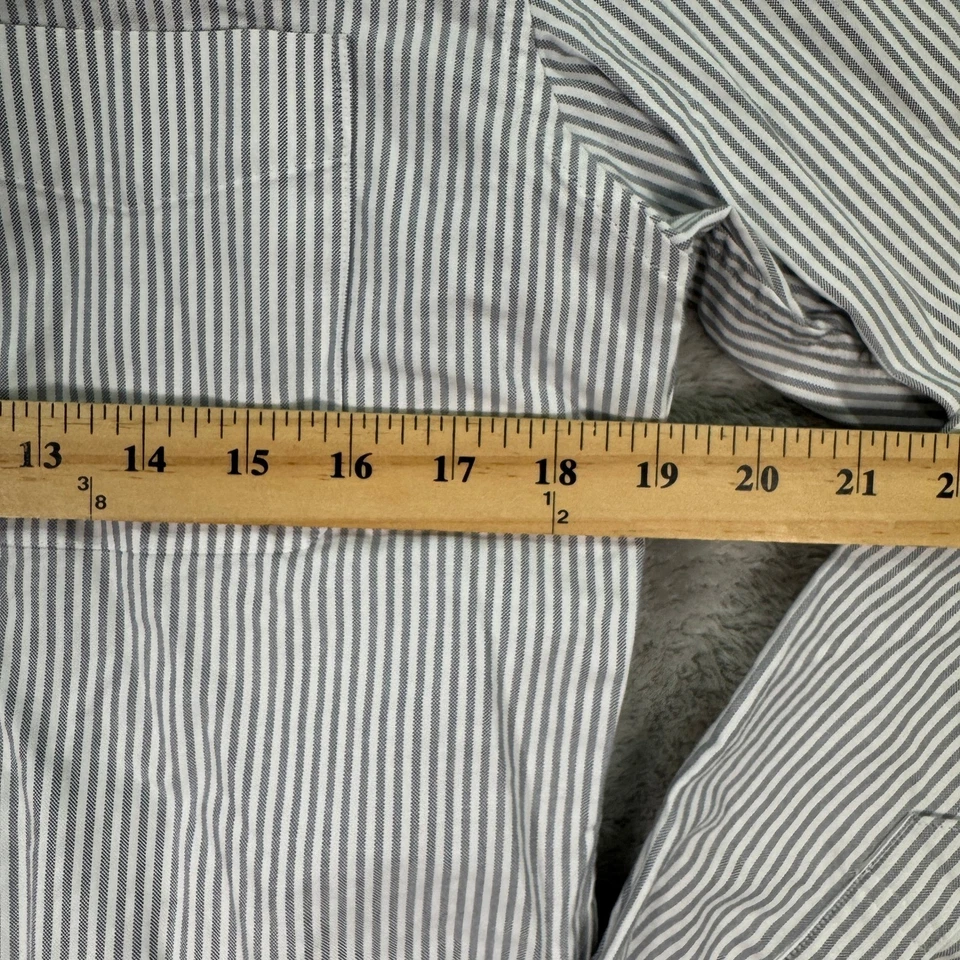 Camisa masculina Uniqlo listrada média com botões slim fit algodão casual cinza branco - Imagem 3 de 4