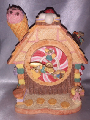 GINGER BREAD HOUSE ANIMATED MUSIC BOX PLASTIC SMALL