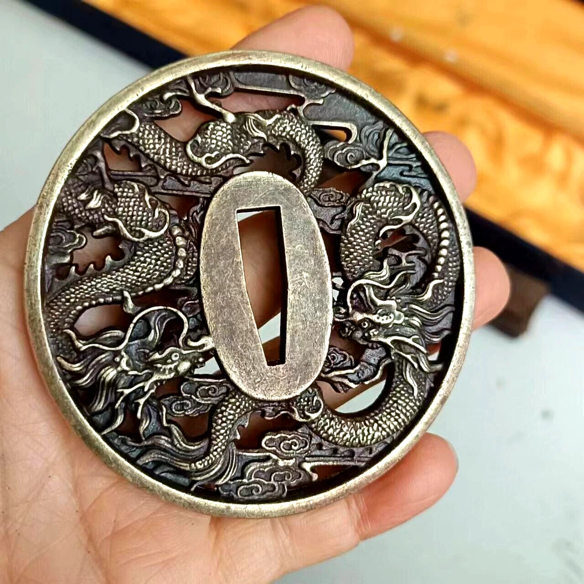 昭和レトロ　日本の伝統的な鍔◼️11個　額入り古美術骨董週末限定最終価格　刀 昭和レトロ 日本の伝統的な鍔◼️11個 額入り古美術骨董週末限定最終