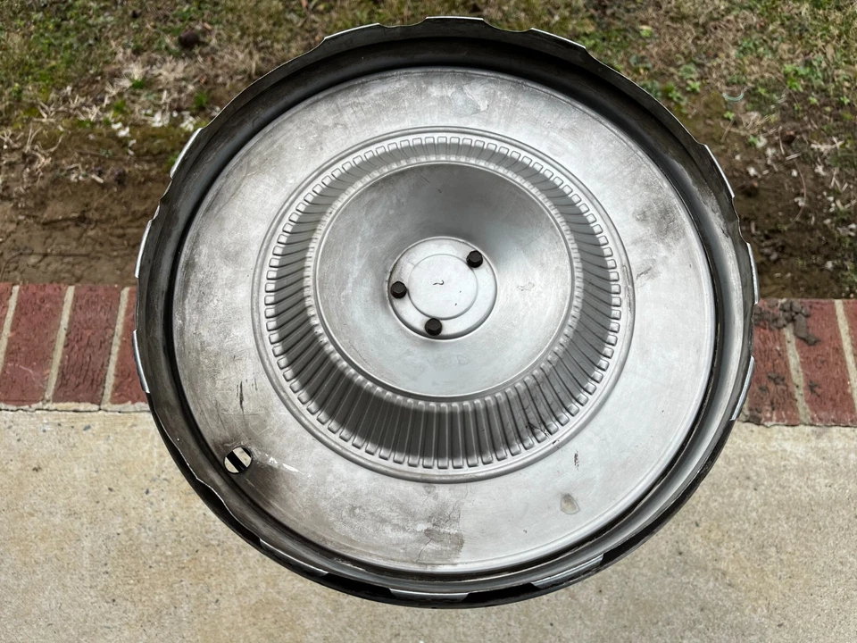 Tapacubos cubierta rueda Ford Mustang 13" OEM 1970 1971 1972 1973 ALEACIÓN DE METAL Foto 3 de 3