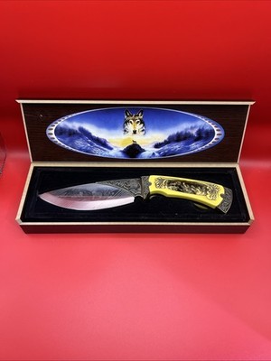 Collectors knife wolf with display box