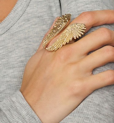 NIB VICTORIA'S SECRET GOLD & CRYSTALS ANGEL WINGS RING SIZE 6