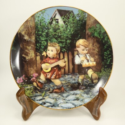 Hummel ''Private Parade'' Little Companions Porcelain 8'' Plate Baby Boy Girl FHJ31