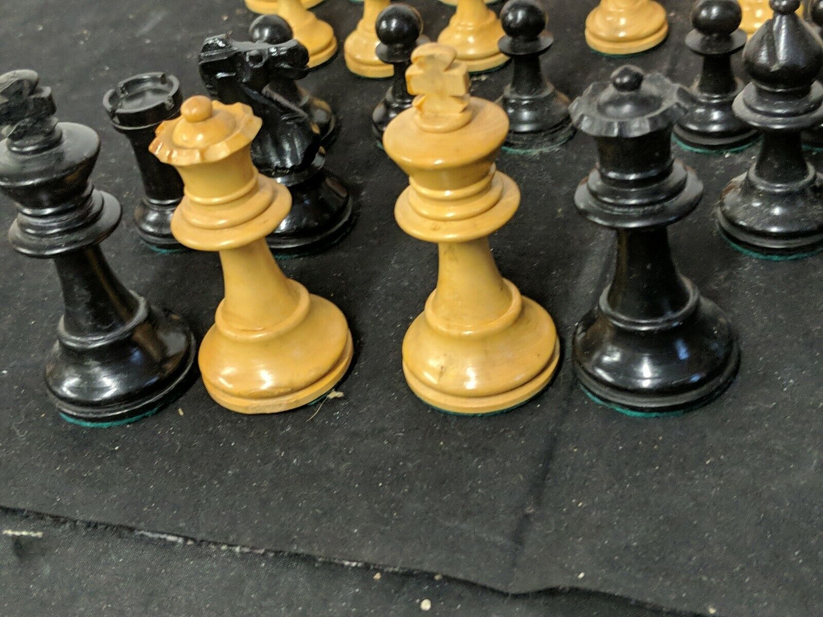 Vintage Chess Pieces Full Set Tan And Red King And Queen Chess -   Portugal