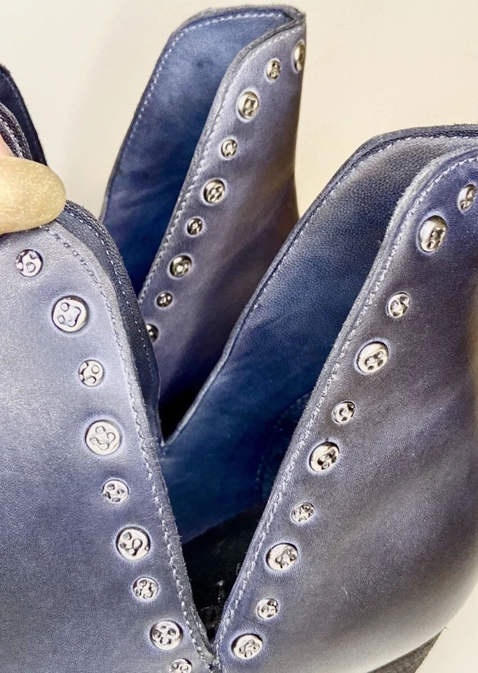 Free People 双 V 踝铆钉黑色皮革短靴 38.5/8.5 码 — 第 4/4 张图片