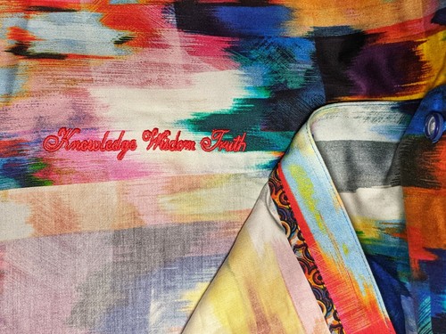 Robert Graham Prism Effect Colorful Short Sleeve | Size: M | Style: RP202007CF - Picture 11 of 12