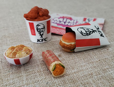 Zuru Mini Brands KFC Chicken Food Set Bucket Wrap Side Bowl Multicolor
