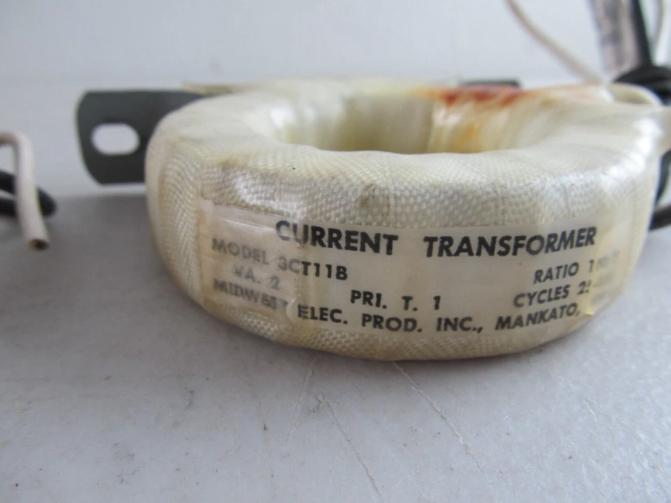 CANTIDAD = 2 Transformador de Corriente Eléctrico Midwest 3CT11B Relación 100/5 2VA. 25-400 ciclos Foto 4 de 4