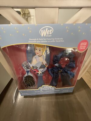 Disney Princess Wet Brush Detangle Style Set Cinderella Bow Scrunchie Gift Set