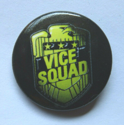 Vice Squad Button Anstecker Badge Pin Rich And Famous Logo 2,5cm