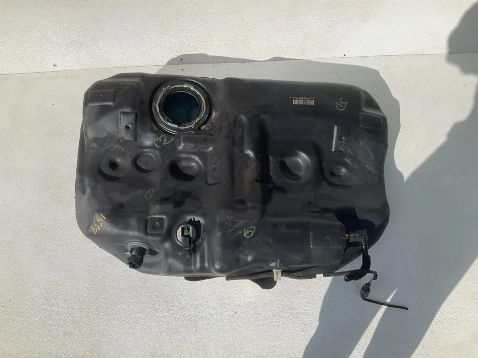 HYUNDAI SONATA 2.4L FWD FUEL GAS TANK RESERVOIR W/ HEAT SHIELD OEM 2015 - 2019💠 - Image 2 of 4