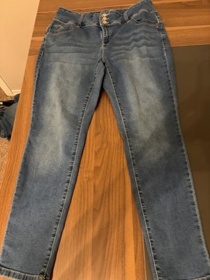 YMI brand WannaBettaButt mid-rise skinny jeans