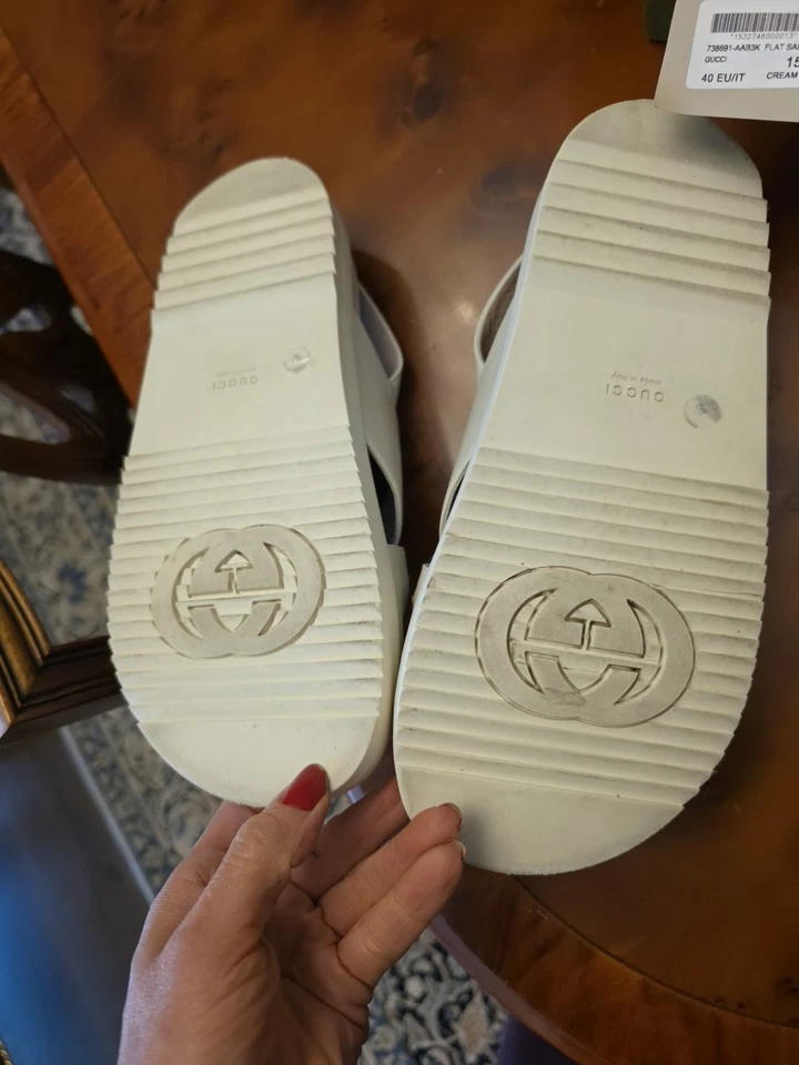Elegant Beautiful Gucci Cream&gold Leather Slingback Sandals. - Image 3 of 4