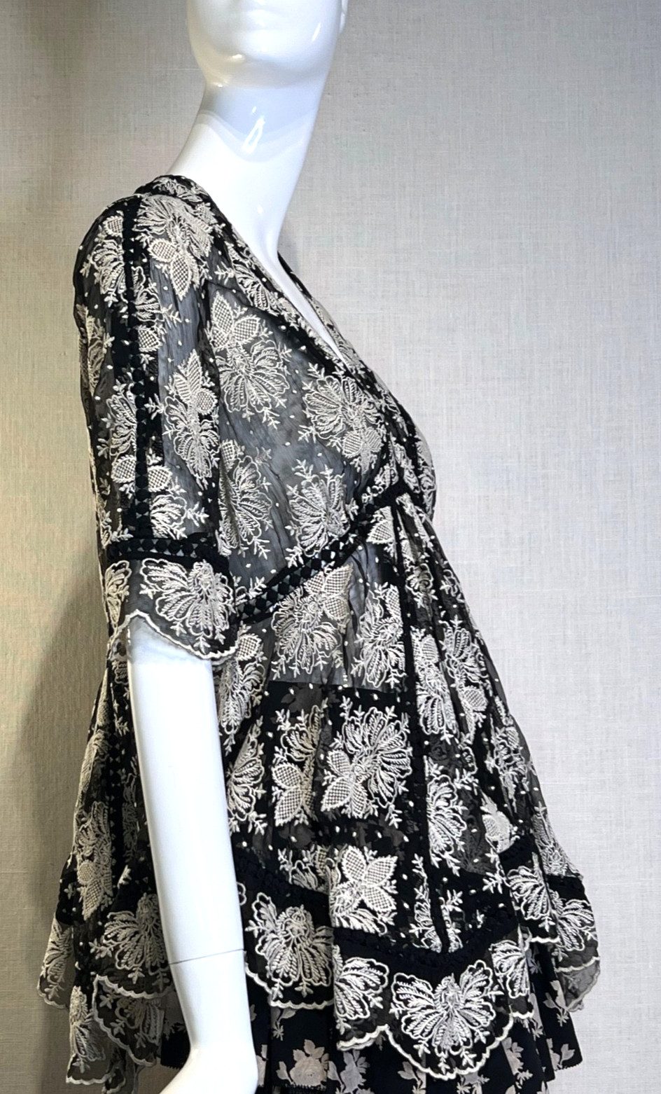Zimmerman Embroidered  Sheer BLACK Silk & Cotton Lace Blouse Size 6 , NWOT image 4